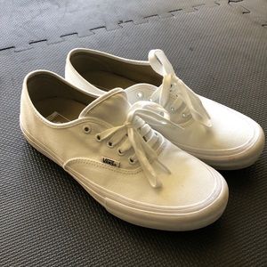 VANS - White Authentic Pro